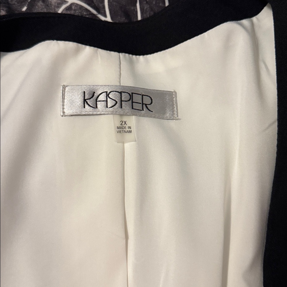 Kasper Cream and Black Women's Blazer 2x - Picture 3 of 3